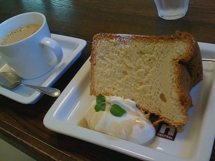 フワフワビッグでヘルシー。いい具合なしっとり感で大きくても全然食べれちゃうんですよね〜 『本日のケーキ』だったんでもう行っても無いかも知れません。グッフッフ フワフワビッグでヘルシー。いい具合なしっとり感で大きくても全然食べれちゃうんですよね〜 『本日のケーキ』だったんでもう行っても無いかも知れません。グッフッフ