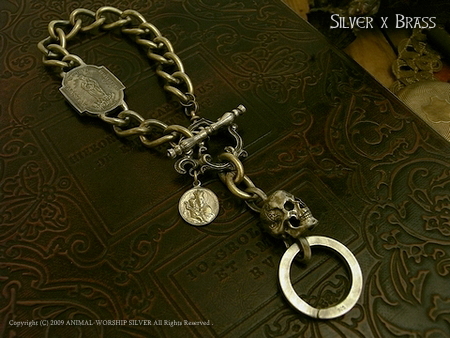 Madeleine Skull Keychain Silver×Brass 23,800yen Madeleine Skull Keychain Silver×Brass 23,800yen